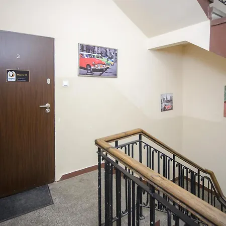 公寓 Maya's Flats & 64 - 3 On C