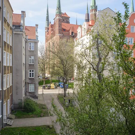 Maya's Flats & 64 - 3 On Chlebnicka Street Old Town Gdansk