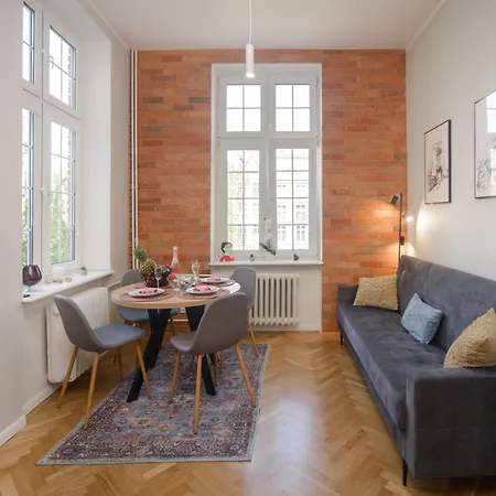 Maya's Flats & 64 - 3 On C * Gdansk