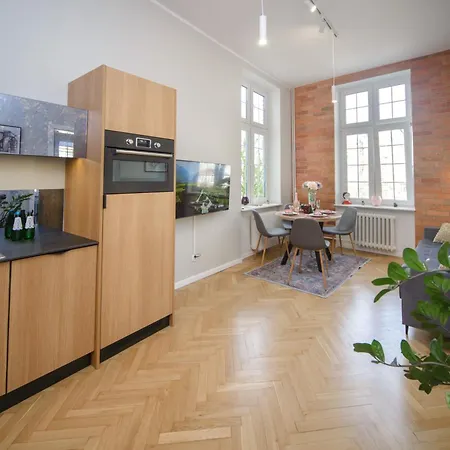 Maya's Flats & 64 - 3 On C * Gdansk