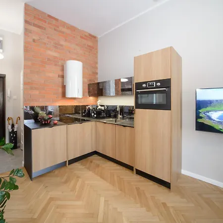 Maya's Flats & 64 - 3 On C * Gdansk