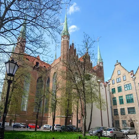 Maya's Flats & 64 - 3 On C Gdansk